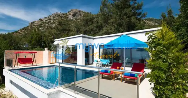 Вілла Conservative Luxury Rental Honeymoon Villa Romeo, розташована в селі Калкан Узумлю, має критий басейн з підігрівом і одну спальню для двох осіб.